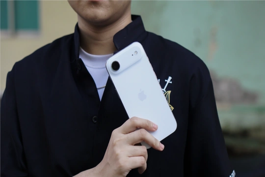 iPhone Air sau 1 tháng sử dụng, pin máy ra sao?