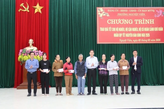 Phường Nguyệt Viên trao 399 suất quà Tết cho hộ nghèo, có hoàn cảnh khó khăn