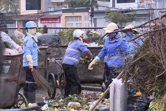Nỗ lực giải quyết ùn ứ rác thải cục bộ sau Tết