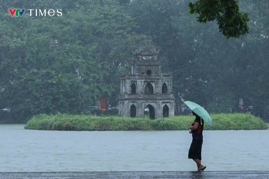 Bắc Bộ và Bắc Trung Bộ mưa dông, Nam Bộ trời nắng