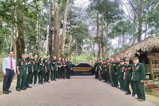 Về nguồn để nhớ lại một thời oanh liệt