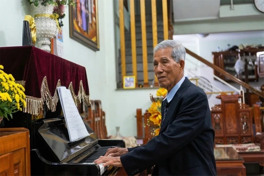 “Em nghe kể chuyện Hàm Rồng”