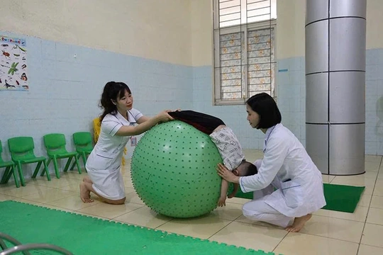 Hành trình lặng lẽ phía sau trẻ tự kỷ