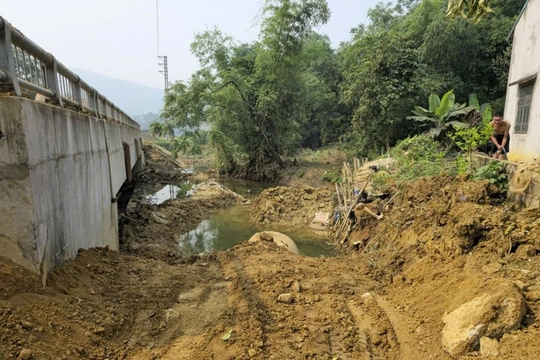 Cấp nước trở lại cho cánh đồng lúa thôn Tân Thành sau phản ánh của Báo và Phát thanh, truyền hình Thanh Hóa