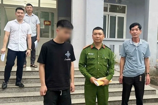 Kịp thời ngăn chặn một nam thanh niên có ý định nhảy cầu tự tử