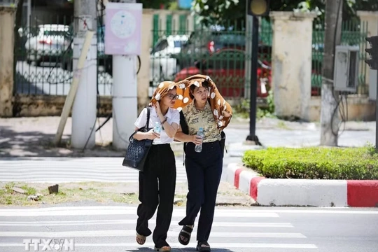 Thời tiết ngày 14/4: Nhiều khu vực có nắng nóng, Bắc Trung Bộ tới hơn 40 độ C