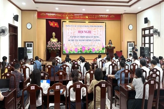 Tập huấn sử dụng 4 thủ tục hành chính của Đảng