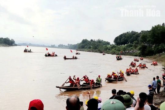 Tưng bừng Lễ hội đua thuyền truyền thống trên sông Mã