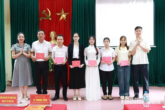 Chủ động tạo nguồn phát triển và nâng cao chất lượng đảng viên