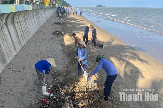 Các khu du lịch biển tổng vệ sinh sau mưa lớn