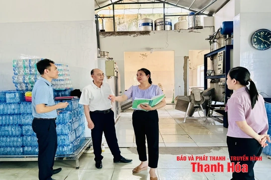 Tăng cường kiểm tra cơ sở sản xuất đá viên, nước uống đóng chai​