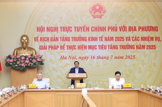 Thủ tướng Chính phủ: Phấn đấu tăng trưởng kinh tế năm 2025 từ 8,3-8,5%