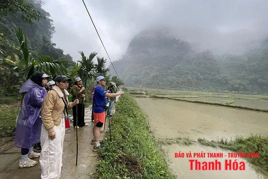 Giới trẻ đón mùa hè sôi động qua những chuyến du lịch