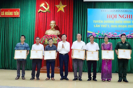 Xã  Hoằng Tiến: Tuyên dương 9 tập thể, 14 cá nhân điển hình tiên tiến giai đoạn 2020 – 2025