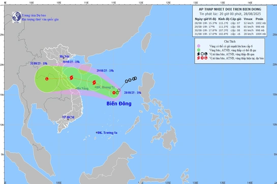 Áp thấp nhiệt đới tăng cấp, cách đặc khu Hoàng Sa khoảng 360km