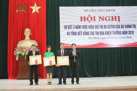 Huyện Yên Định biểu dương, khen thưởng  16 tập thể, 21 cá nhân trong thực hiện Chỉ thị 05  của Bộ Chính trị