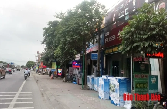 Lấn chiếm hành lang an toàn giao thông trên tuyến Quốc lộ 1A