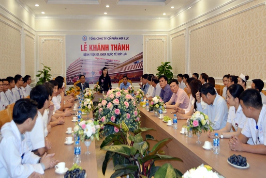 Bộ trưởng Bộ Y tế thăm, làm việc tại Bệnh viện Đa khoa quốc tế Hợp Lực