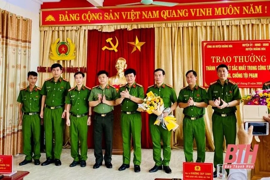 Thưởng nóng 40 triệu đồng cho Công an huyện Hoằng Hoá
