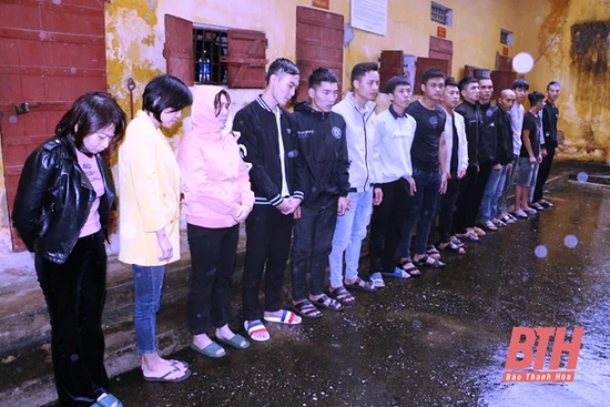 Bắt giữ 15 đối tượng lừa đảo chiếm đoạt tài sản và làm giả con dấu tài liệu của cơ quan, tổ chức