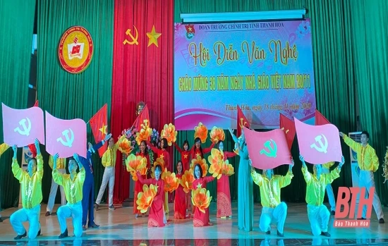Hội diễn văn nghệ chào mừng Ngày Nhà giáo Việt Nam 20-11