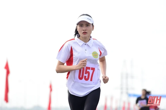 Những bóng hồng trên đường chạy Giải việt dã Báo Thanh Hóa