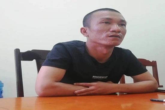 Tạm giữ hình sự đối tượng dùng xăng đốt nhà người yêu cũ