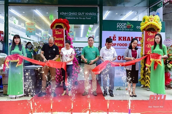 Khai trương cửa hàng thực phẩm tiện lợi Co.op Food thứ tư tại Thanh Hóa