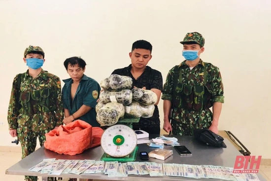 Bắt hai đối tượng vận chuyển trái phép các chất ma túy