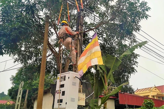 Lắp đặt tụ bù công suất phản kháng giảm tổn thất điện năng tại  Điện lực Vĩnh Lộc