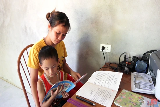 Bản Khó, bản Nghèo giàu tri thức