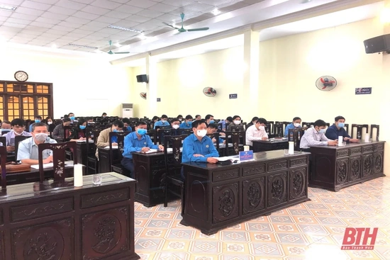 Liên đoàn Lao động tỉnh thông báo nhanh kết quả Hội nghị lần thứ tư, Ban Chấp hành Trung ương Ðảng khóa XIII