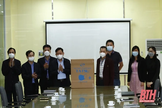 Phó Chủ tịch Thường trực UBND tỉnh Nguyễn Văn Thi kiểm tra công tác phòng, chống dịch tại huyện Hà Trung
