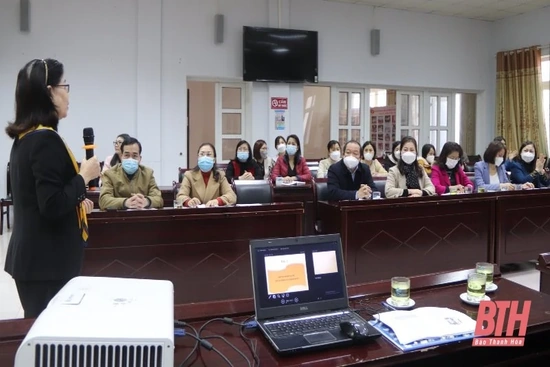 Nâng cao nhận thức về chính sách đáp ứng giới và các dịch vụ hỗ trợ di cư lao động an toàn