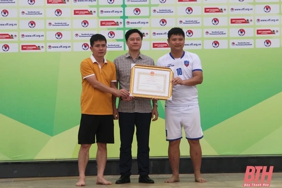 CLB PTSC Thanh Hóa nhận Bằng khen của Chủ tịch UBND tỉnh