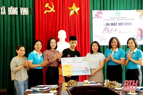 Ra mắt “Nhóm mẹ đỡ đầu - kết nối yêu thương” và trao kinh phí đỡ đầu trẻ mồ côi có hoàn cảnh đặc biệt khó khăn tại TP Thanh Hóa