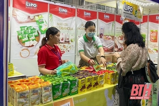 Hội chợ thương mại Việt Nam - Lào thu hút 128 doanh nghiệp hai nước tham gia