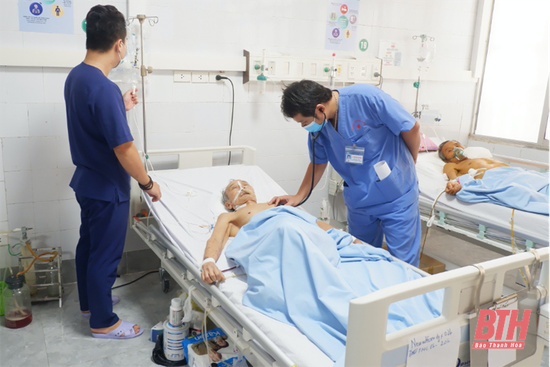 Cứu sống một cụ ông bị vỡ phình động mạch chủ bụng nguy kịch