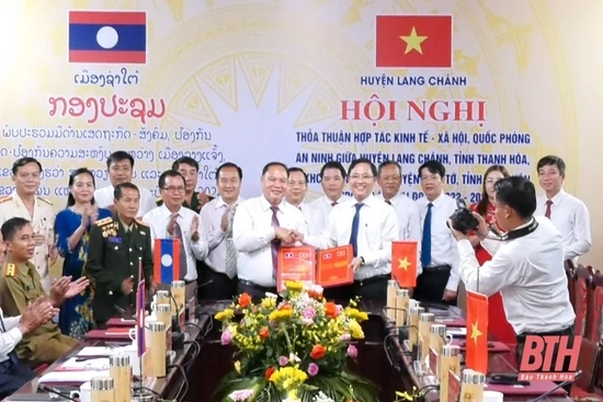 Tiếp tục làm tốt đẹp hơn mối quan hệ hữu nghị truyền thống giữa huyện Lang Chánh và huyện Sầm Tớ (Hủa Phăn)