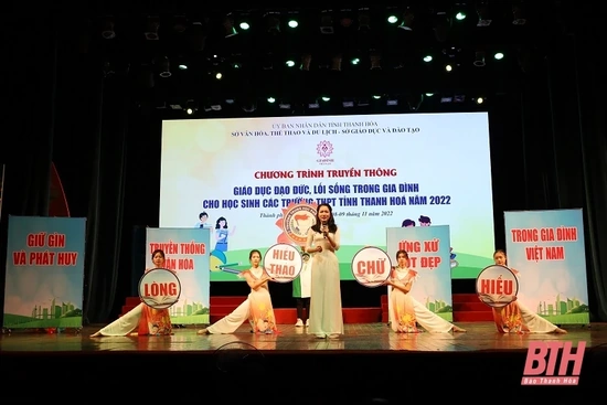 6 tiết mục  truyền thông  đặc sắc  về giáo dục đạo đức, lối sống trong gia đình  được chọn công diễn