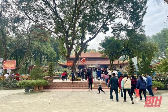 Nô nức trẩy hội Phủ Na