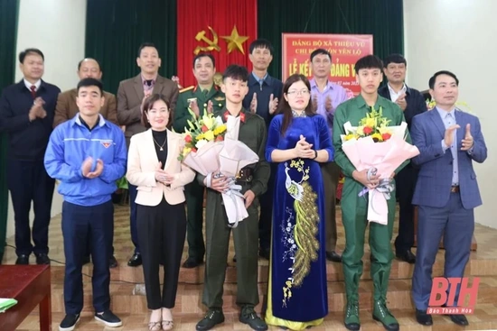 Thiệu Hoá: Kết nạp đảng viên mới cho  14 thanh niên ưu tú chuẩn bị lên đường nhập ngũ