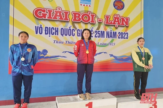 Phạm Thị Vân giành cú đúp HCV, phá kỷ lục quốc gia ngay ngày thi đấu đầu tiên Giải bơi VĐQG bể 25m