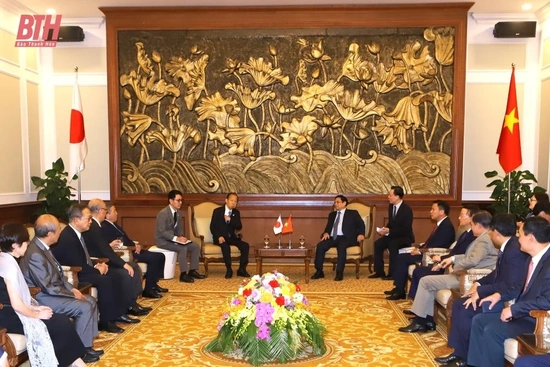 Thủ tướng Phạm Minh Chính gặp gỡ  Chủ tịch Liên minh Nghị sỹ hữu nghị Nhật Bản - Việt Nam  tại Thanh Hoá