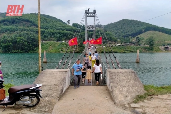 Khu du lịch bản Mạ thu hút đông du khách ngày nghỉ lễ