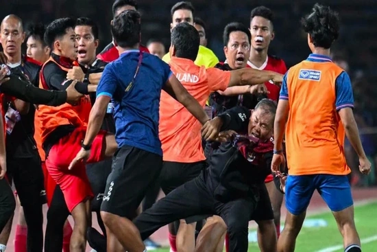 Báo Thái Lan muốn Indonesia trừng phạt cầu thủ ẩu đả ở SEA Games; Inter vô địch Coppa Italia