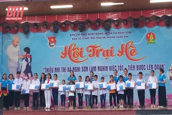 Bán hàng gây quỹ cho trẻ mồ côi đặc biệt khó khăn