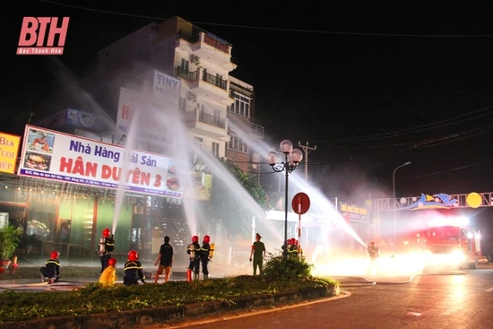 Đồng loạt thực tập phương án chữa cháy, CNCH tại “Tổ liên gia an toàn PCCC”