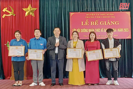 Đảng bộ huyện Như Xuân vượt chỉ tiêu kết nạp đảng viên mới