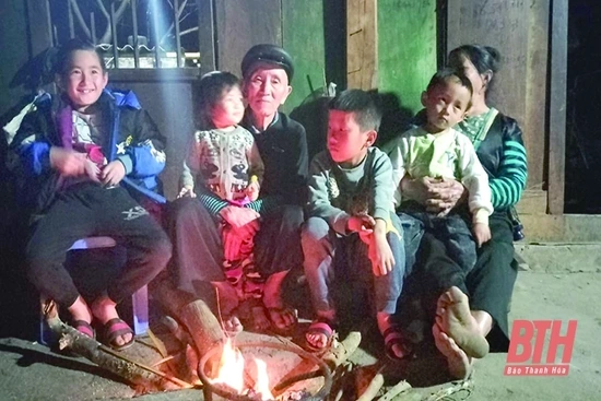 “Lửa đỏ” nơi bản Mông